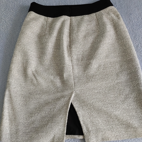 *SOLD* Banana Republic skirt - Picture 2 of 8